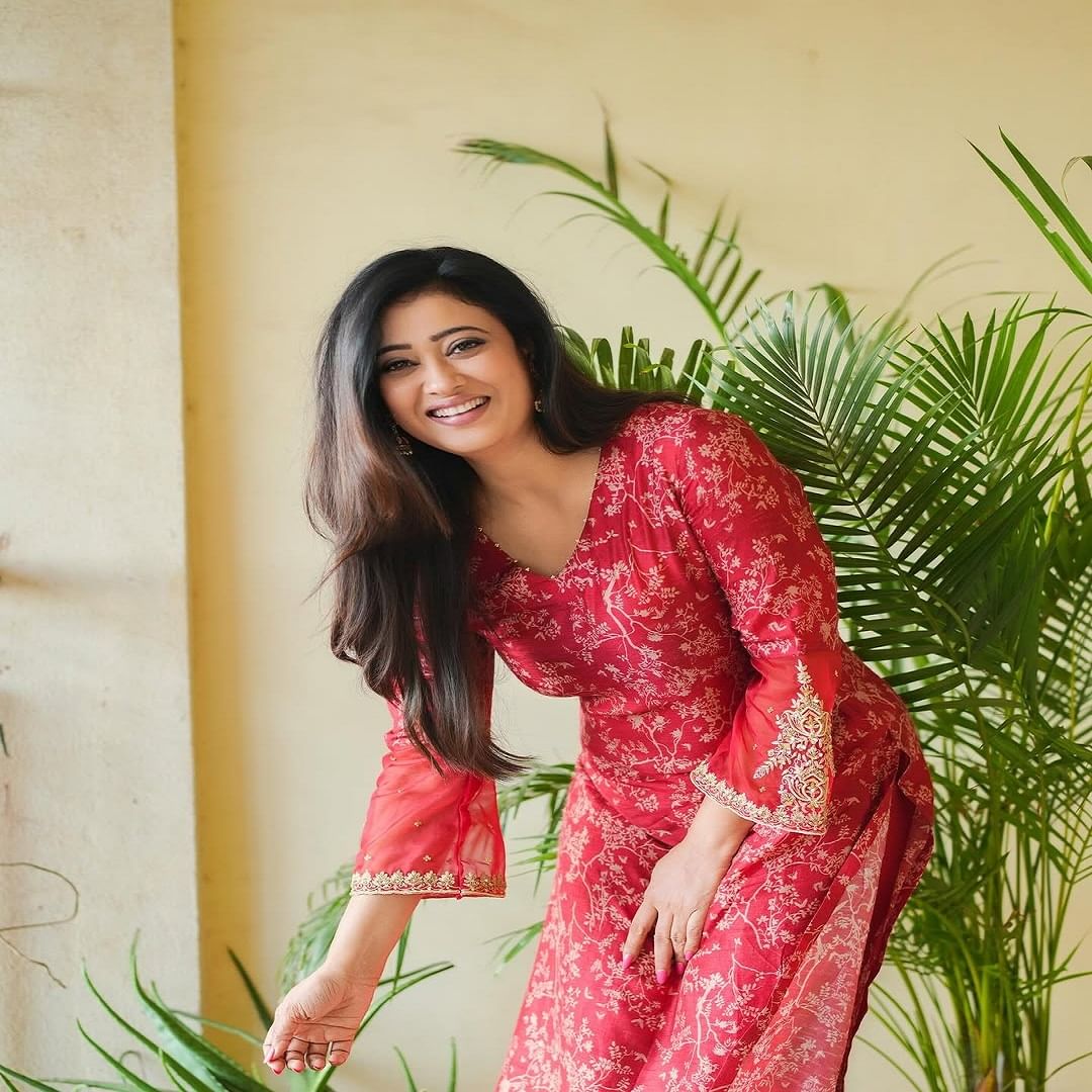 अभिनेत्री श्वेता तिवारी हिचे काही फोटो सध्या सोशल मीडियावर तुफान व्हायरल होत आहेत. खुद्द अभिनेत्रीने फोटो पोस्ट केले आहेत.