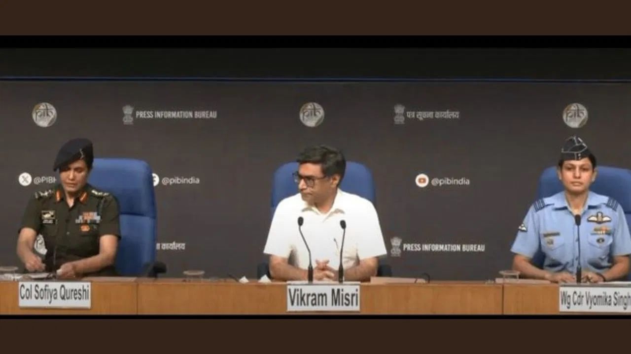 एका रिपोर्टनुसार, सोफिया यांचं लग्न मेकॅनाइज्ड इन्फंट्रीचे आर्मी ऑफिसर मेजर ताजुद्दीन कुरेशी यांच्याशी झालं आहे. त्यांच्या मुलाचं नाव समीर कुरेशी असं आहे.