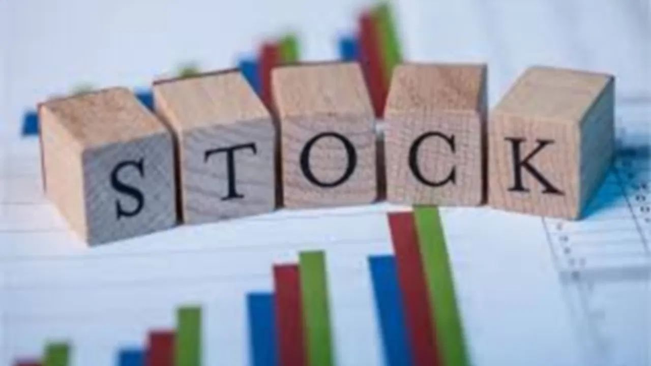 शेअर बाजारात गुंतवणूक करताय? जागतिक अस्थिरतेच्या काळात तीन टीप्स नक्की लक्षात ठेवा शेअर बाजारात गुंतवणूक करताय? जागतिक अस्थिरतेच्या काळात तीन टीप्स नक्की लक्षात ठेवा