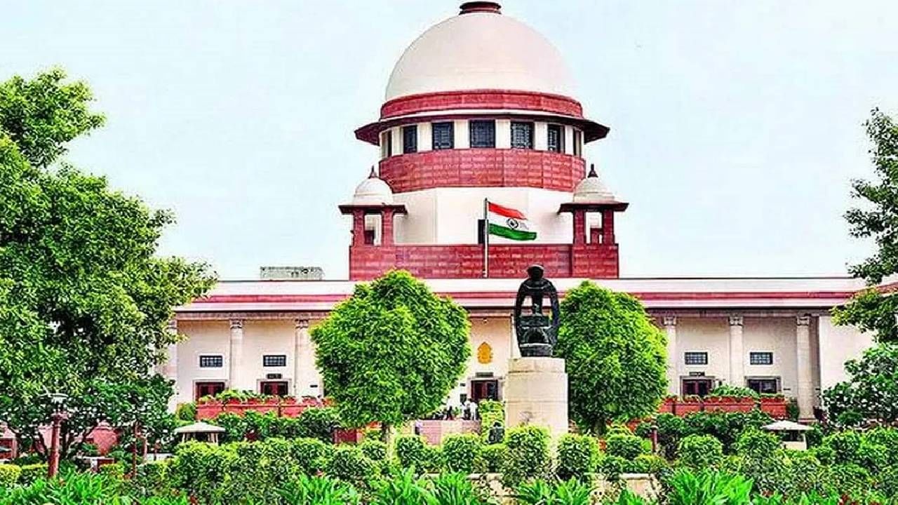 आयपीएलच्या नावावर अॅपच्या माध्यमातून सट्टेबाजी, सर्वोच्च न्यायालयाची केंद्र सरकारला नोटीस आयपीएलच्या नावावर अॅपच्या माध्यमातून सट्टेबाजी, सर्वोच्च न्यायालयाची केंद्र सरकारला नोटीस