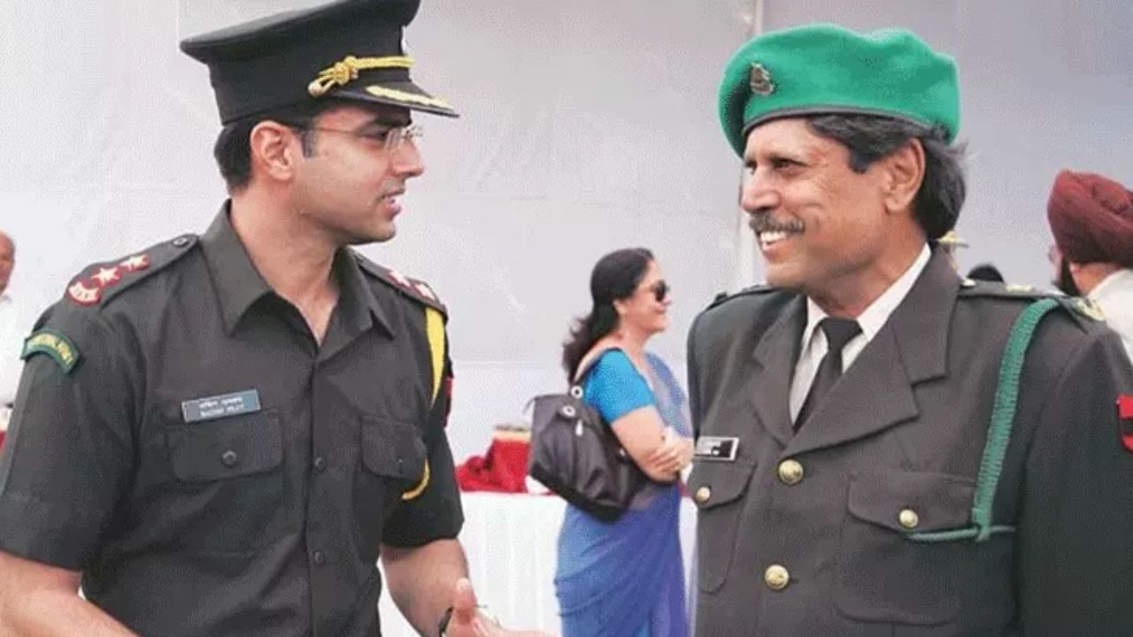 1983 मधील विश्व कप विजेता भारतीय क्रिकेट संघाचा कप्तान कपिल देव यांनाही प्रादेशिक सेनेत मानद कर्नल ही रँक दिली आहे. कपिल देव यांनीही भारतीय सैन्यासाठी अनेक वेळा आपले योगदान दिले आहे.