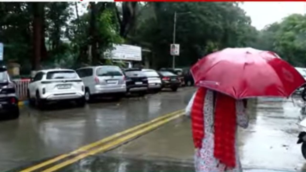Mumbai Rain Updates : ठाण्यात पावसाला सुरुवात; मध्य रेल्वे 15 मिनिटं उशिरा