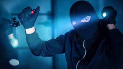 असे चोर तुम्ही कधीच पाहिले नसतील; चोरीच्या आधी करतात पूजा, जामिनासाठी ठेवतात राखीव निधी