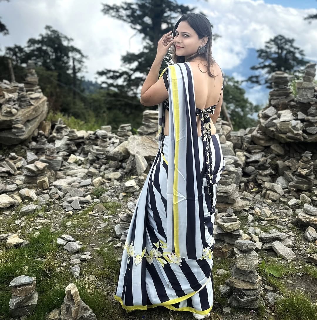 मी दहा दिवसांचा प्रवास करून पाकिस्तानात आली आहे. पाकिस्तानची जनता माझ्याशी फार प्रेमाने वागली. लाहोर शहर फिरायला फक्त दोन दिवस मिळाले, असंही तिने आपल्या डायरीत लिहून ठेवलंय. 