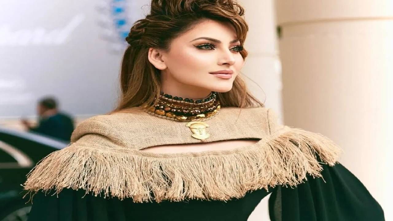 नेहमीप्रमाणे, उर्वशी रौतेलाने कान्सच्या रेड कार्पेटवर पाऊल ठेवताच तिची चर्चा सुरू झाली. तिच्या शेवटच्या दोन लूकमध्ये, तिने तिच्या ड्रेसमुळे लक्ष वेधलं.