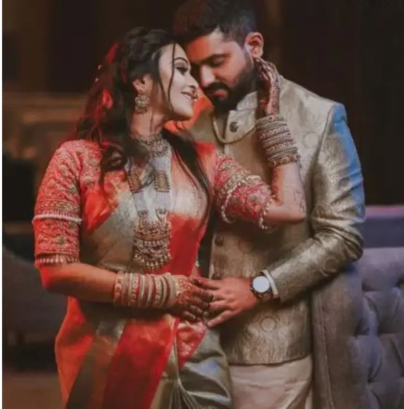 ऑगस्ट 2023 मध्ये माझी मुलगी वैष्णवी ही गरोदर राहीलेली होती. ही आनंदाची बातमी शशांक यास सांगितली असता शशांक याने तिच्या चारित्र्यावर संशय घेतला. तसेच हे बाळ माझे नाही दुसऱ्या कोणाचेतरी असेल असे म्हणून तिचे पती शशांक व सासरच्या लोकांनी तिच्यासोबत भांडण केले, असे या तक्रारीत नमूद आहे. 