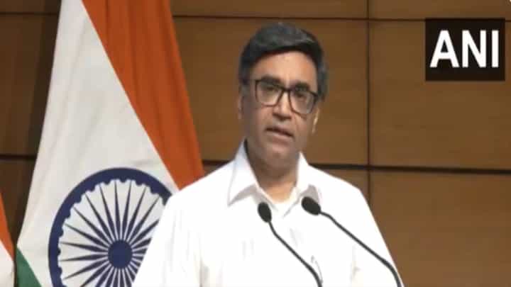 Vikram Misri : दहशतवाद्यांना प्रत्युत्तर देण्यासाठी भारताने आपला अधिकार... ऑपरेशन सिंदूरनंतर परराष्ट्र सचिवांची माहिती Vikram Misri : दहशतवाद्यांना प्रत्युत्तर देण्यासाठी भारताने आपला अधिकार... ऑपरेशन सिंदूरनंतर परराष्ट्र सचिवांची माहिती