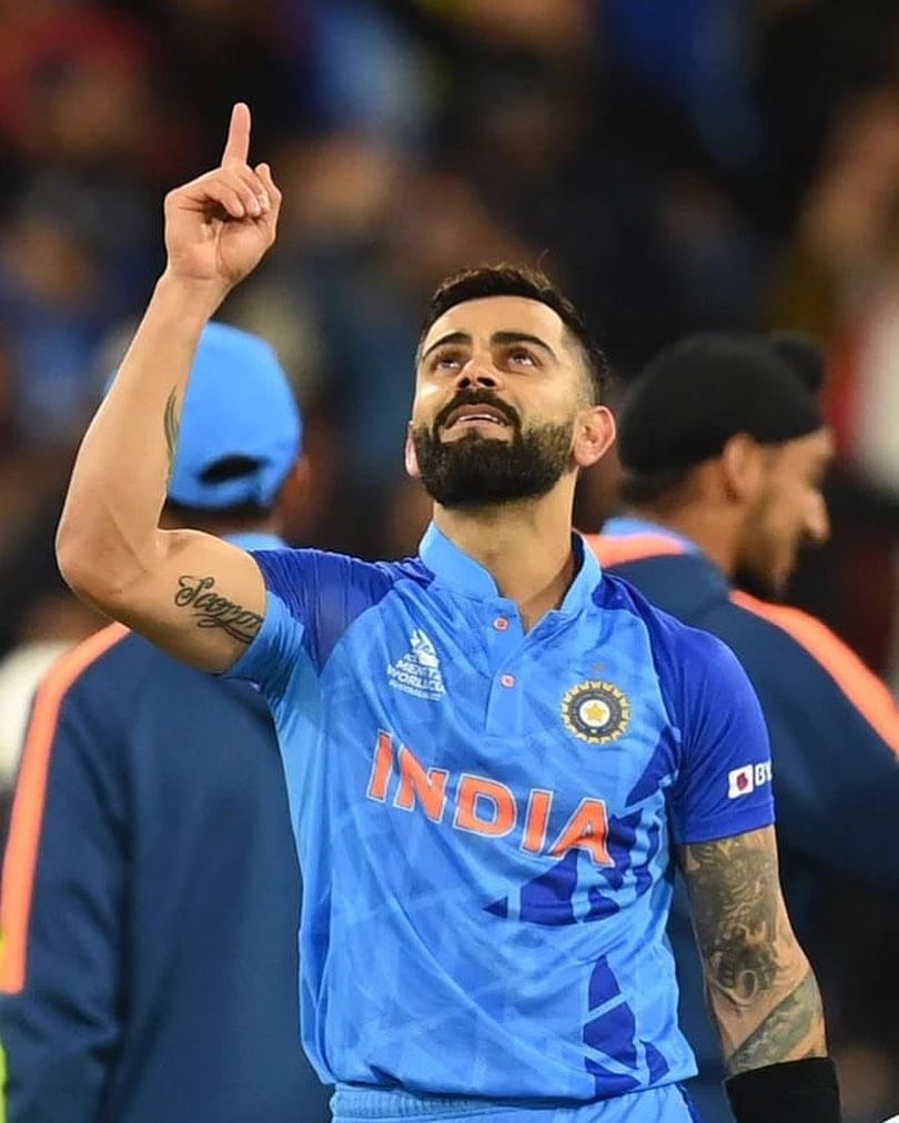 विराट कोहली निवृत्त होणार या बातमीने भारतीय क्रिकेट वर्तुळात मोठी खळबळ उडाली आहे. जर विराट कोहलीने खरोखरच कसोटी क्रिकेटमधून निवृत्ती घेतली, तर भारतीय कसोटी संघातील महत्वाचे आणि मधल्या फळीत खेळणाऱ्या ४ क्रमांकाचे स्थान रिक्त होईल.