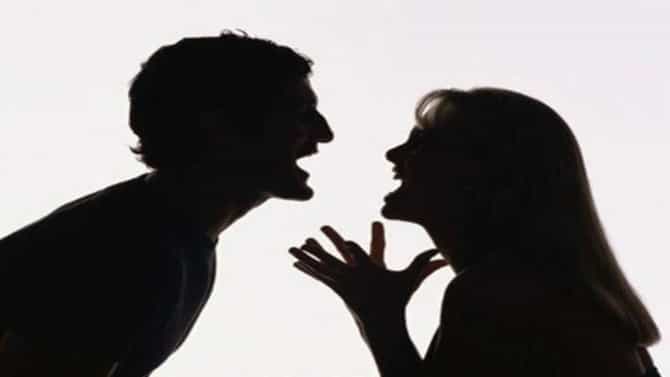 नवरा गाढ झोपला, बायको भयंकर रागावली, उकळतं तेल घेऊन आली, त्यानंतर... पुढचं वाचून तुम्हीही किंचाळाल
