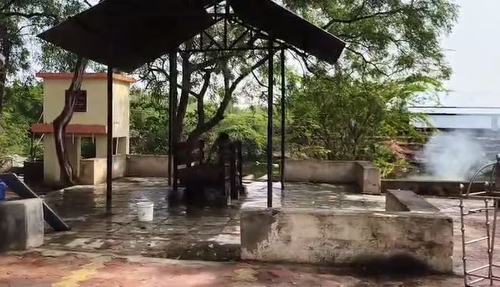 स्मशानभूमीत सीसीटीव्ही कॅमेरे बसवावेत, संरक्षक भिंत उभारावी, नशेखोरी व अघोरी प्रकारांना आळा घालावा तसेच या प्रकरणाची सखोल चौकशी करून दोषींवर कठोर कारवाई करावी, अशी मागणी नागरिकांकडून करण्यात येत आहे..