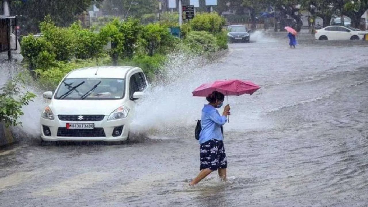 दरम्यान येत्या 24 तासांमध्ये नागपूर आणि आसपासच्या परिसरात मुसळधार पावसाचा अंदाज हवामान विभागाकडून वर्तवण्यात आला आहे. या पार्श्वभूमीवर नागरिकांना सतर्कतेचा इशारा देण्यात आला आहे.