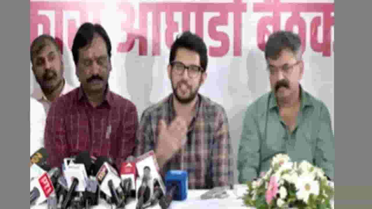 सरकारच्या चहापानाच्या कार्यक्रमाला जायचे म्हणजे पाप; आदित्य ठाकरेंची टीका सरकारच्या चहापानाच्या कार्यक्रमाला जायचे म्हणजे पाप; आदित्य ठाकरेंची टीका