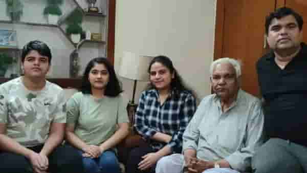 कुटुंब आहे की MBBS ची फॅक्ट्री! एकाच घरात इतके डॉक्टर्स, एकाच फॉर्म्युलाने NEET केलं क्रॅक