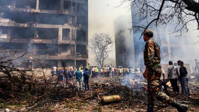 Ahmedabad Plane Crash : मोठा आवाज आला, धूर पसरला, किंकाळ्या अन्... प्रत्यक्षदर्शीने सांगितला अंगावर काटा आणणारा अनुभव