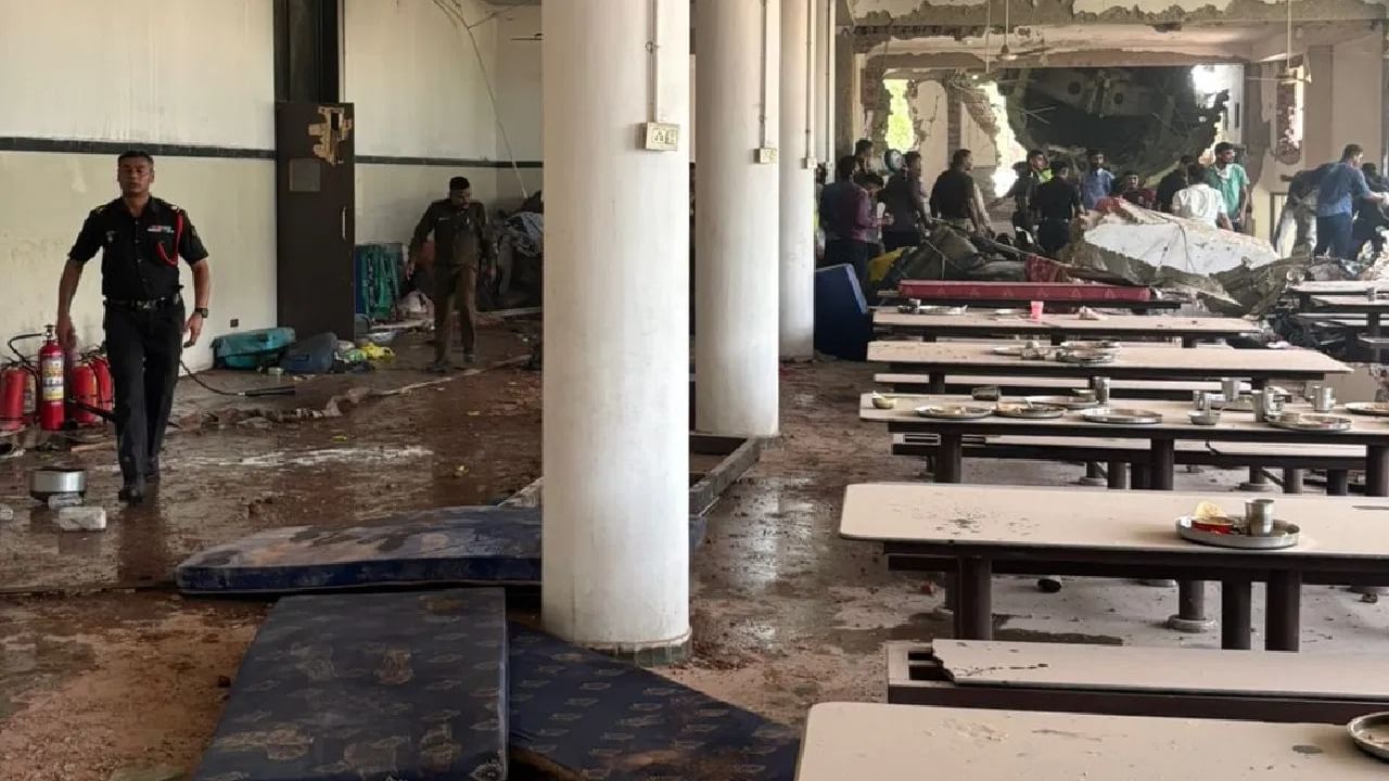 हा अपघात इतका भयानक होता की, या इमारतीची छप्पर आणि भिंत पूर्णपणे उद्ध्वस्त झाले आणि अनेक विद्यार्थी जखमी झाले.