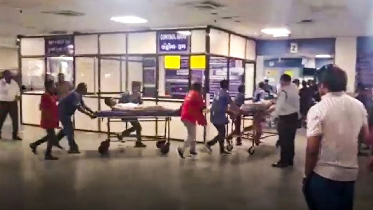 या अपघातामुळे राज्यात शोककळा पसरली आहे. 