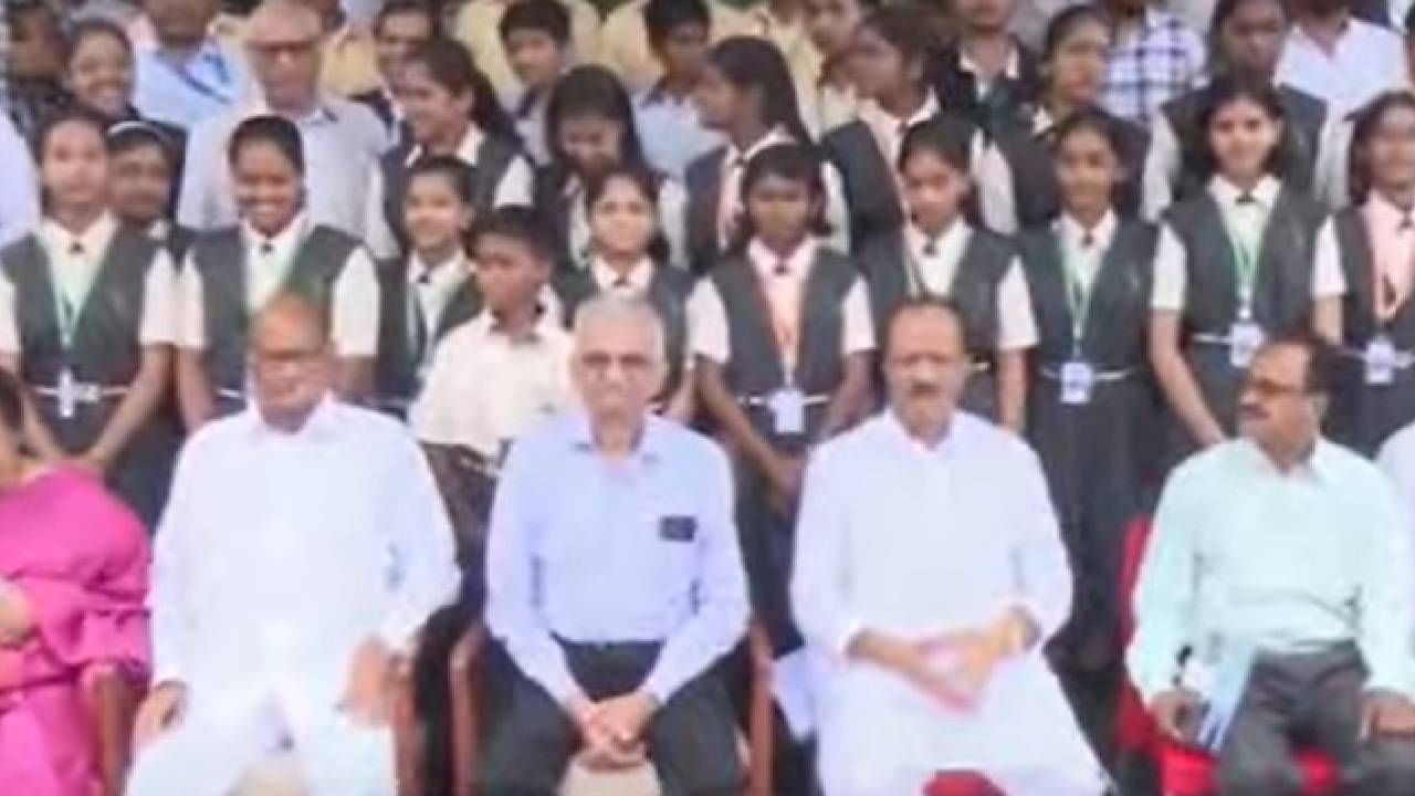 टेक्नॉलॉजी डेमोन्स्ट्रेशन प्रोजेक्टचा उद्घाटन कार्यक्रम शरद पवार यांच्या अध्यक्षतेखाली पार पडला. या प्रोजेक्ट अंतर्गत व्हर्चुअल रिअॅलिटी, रोबोटिक्स लॅब, सायन्स ऑन स्पिअर, होलोग्राम टेक्नॉलॉजीचा वापर असे नावीन्यपूर्ण विविध डेमोन्स्ट्रेशन प्रकल्प उभारण्यात आले आहेत. ते विद्यार्थ्यांना पाहता येणार आहेत.