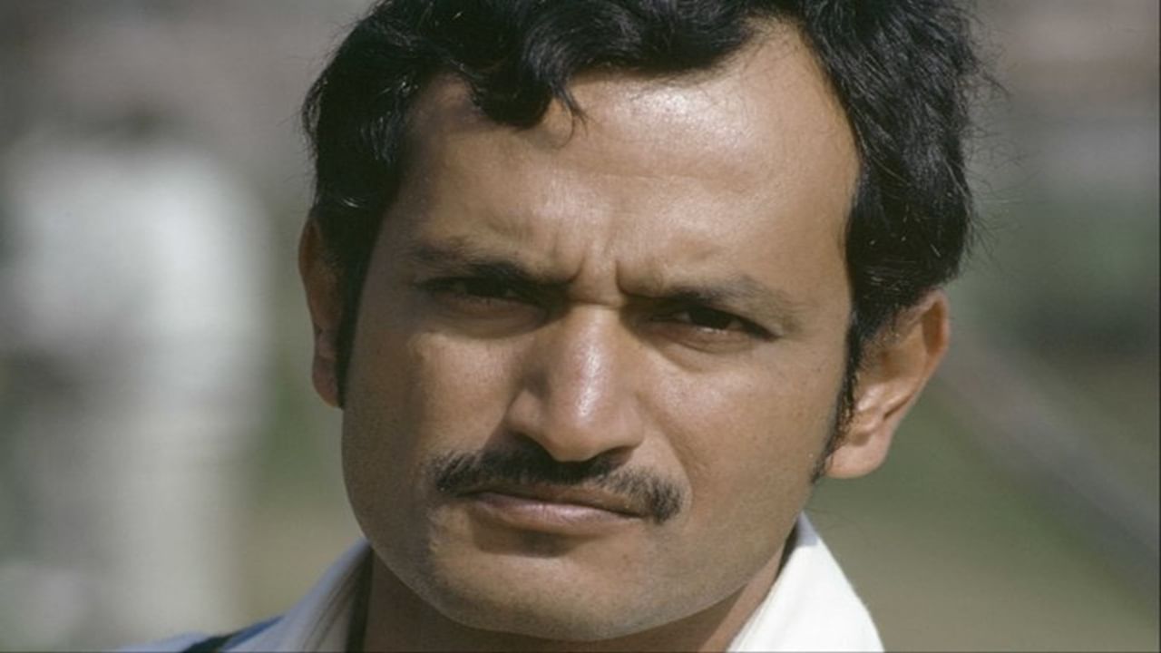 टीम इंडियाने 1971 साली पहिल्यांदा इंग्लंडमध्ये कसोटी मालिका जिंकली होती. भारतीय संघाने अजित वाडेकर यांच्या नेतृत्वात  इंग्लंडमध्ये पहिली सीरिज जिंकली होती. या 3 सामन्यांच्या मालिकेतील पहिले 2 सामने बरोबरीत राहिले. तर टीम इंडियाने तिसरा सामना जिंकून मालिका आपल्या नावावर केली.  (Photo Credit :Icc X Account)