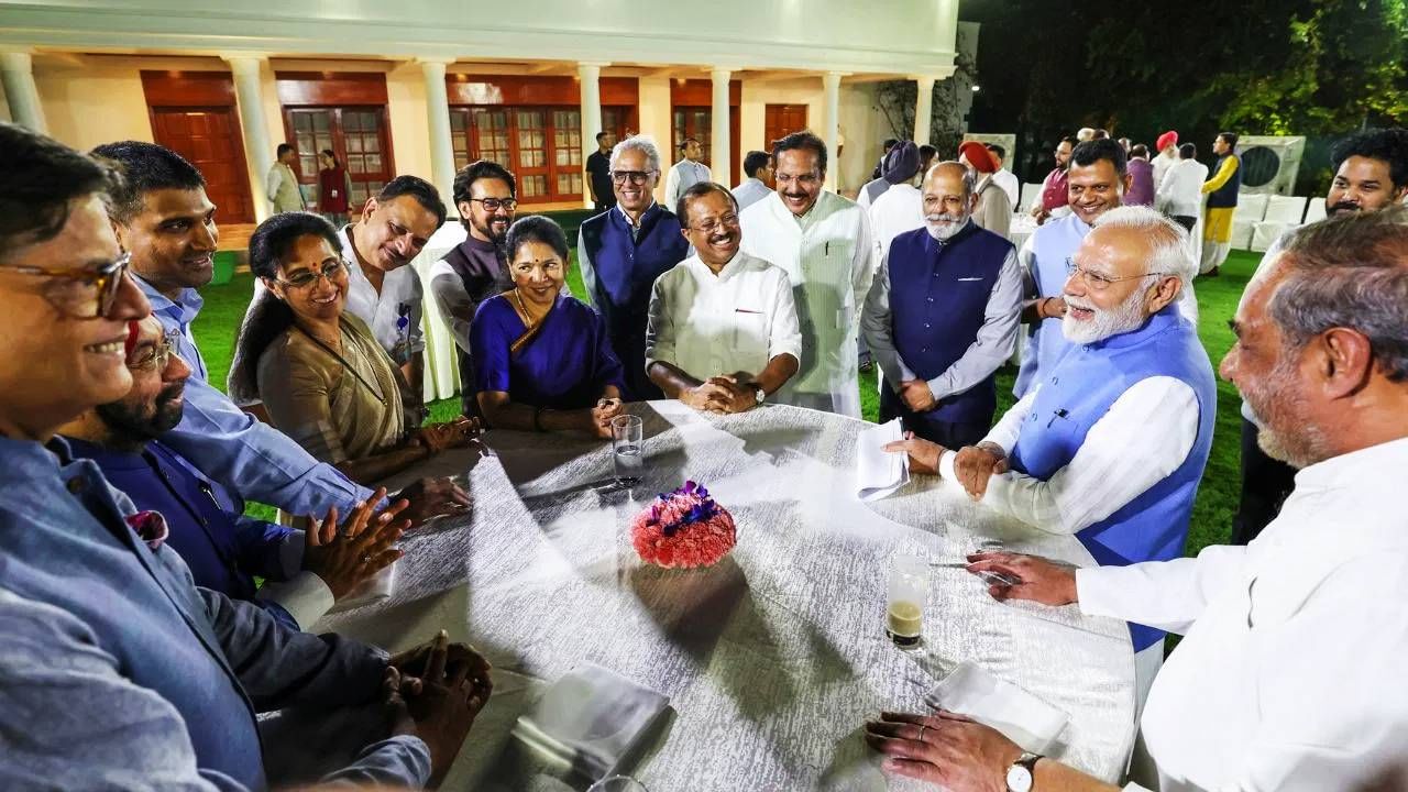 उशीरा आल्याने नियोजीत बैठकच रद्द, तर कुठे सिगरेट ओढताना पकडले...जगभरात फिरून आलेल्या खासदारांचे ते किस्से