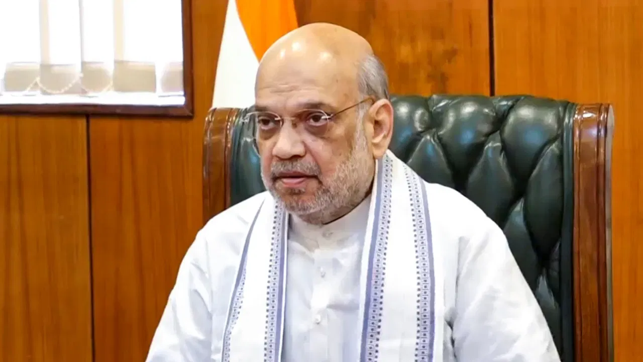 विमान अपघातातील मृतांचा आकडा किती? अमित शहा म्हणाले... विमान अपघातातील मृतांचा आकडा किती? अमित शहा म्हणाले...