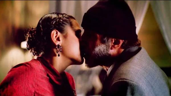 अभिषेकच्या होणाऱ्या बायकोसोबतच अमिताभ यांनी दिलेला Kissing सीन, बॉलिवूडला बसलेला धक्का