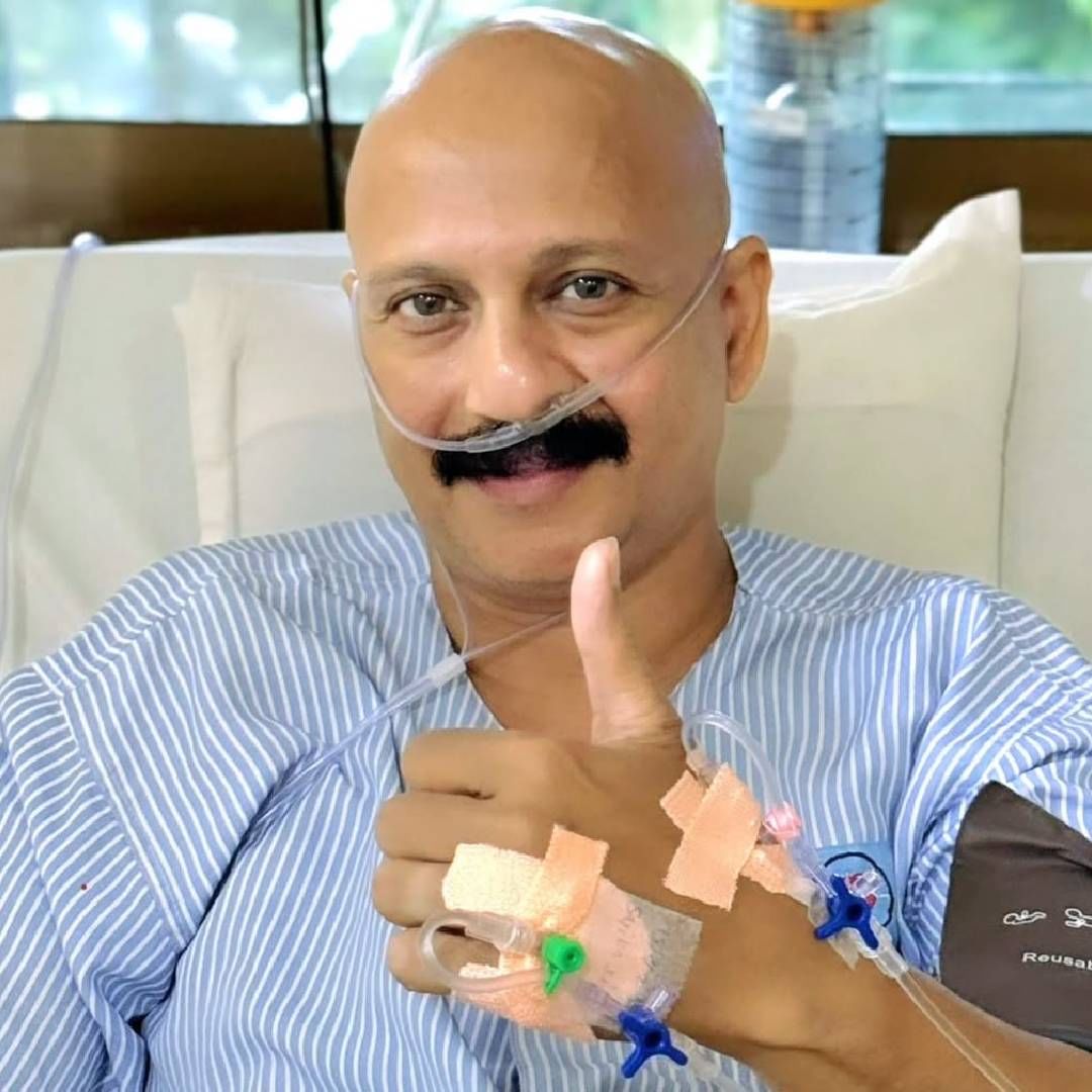 अमोल यांच्यावर अँजिओप्लास्टी करण्यात आली असून सोमवारी त्यांना आयसीयूमधून बाहेर आणलं. डॉक्टरांनी त्यांना सध्या विश्रांती घेण्याचा सल्ला दिला असला तरी ते लवकरच 'सुंदर मी होणार' या नाटकाच्या प्रयोगांसाठी परत येतील. 
