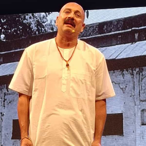 रविवारी 15 जून 2025 रोजी सकाळी 'सुंदर मी होणार' या नाटकाच्या प्रयोगाला काही तास उरले असतानाच अभिनेते अमोल बावडेकर यांना हृदयविकाराचा झटका आला.