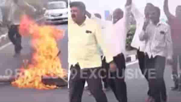 Amravati News : टोल नाक्यावर वाहतूक रोखली, टायर पेटवलं; प्रहारचे कार्यकर्ते आक्रमक