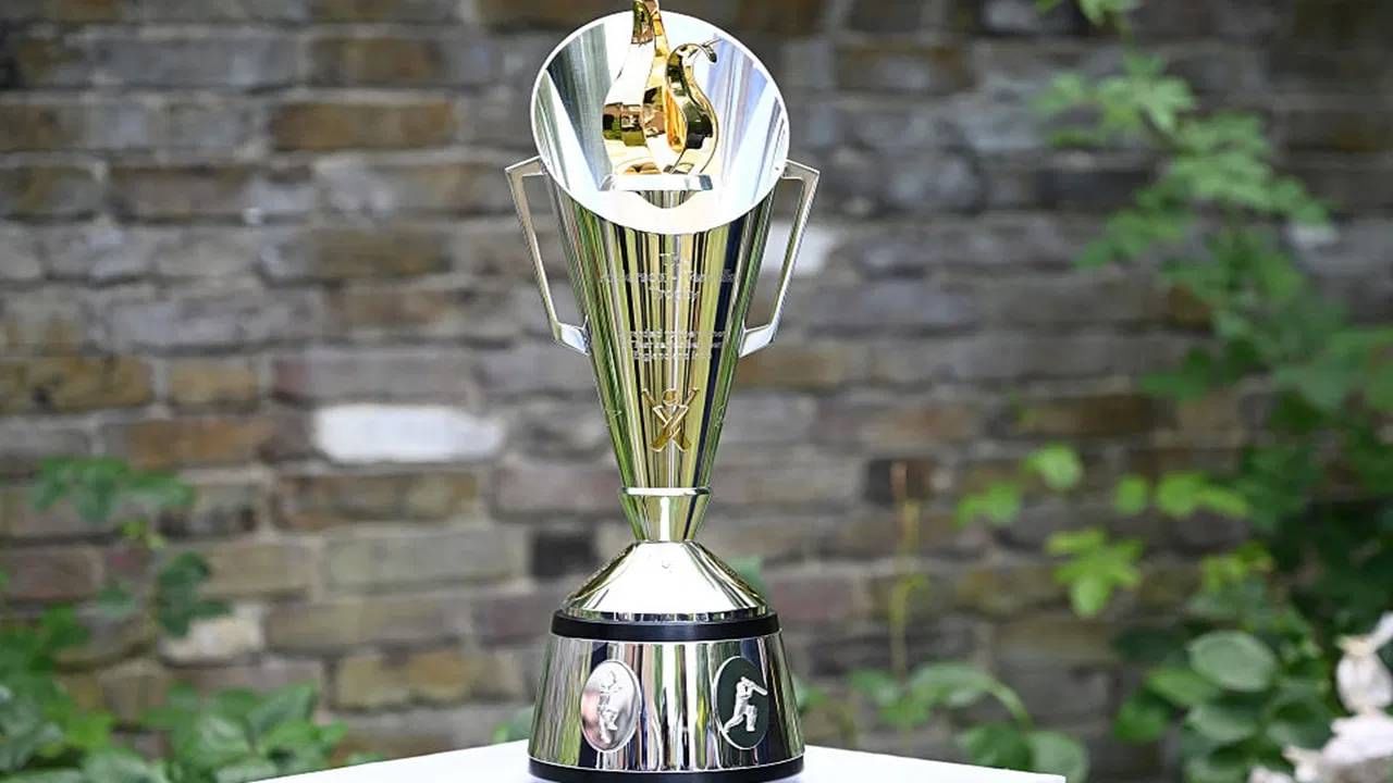 गुरुवारी लीड्सच्या मैदानावर दिग्गज क्रिकेटपटूच्या उपस्थितीत नव्या ट्रॉफीचं अनावरण करण्यात आलं. जेम्स अँडरसन आणि सचिन तेंडुलकर यांनी या ट्रॉफीचं अनावर केलं. (फोटो-GETTY IMAGES)