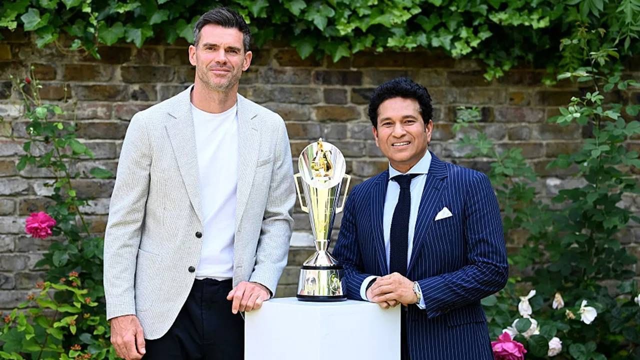 भारत आणि इंग्लंड यांच्यातील पाच सामन्यांची कसोटी मालिका 20 जूनपासून सुरू होत आहे. शुबमन गिलच्या नेतृत्वात टीम इंडिया इंग्लंड दौऱ्यावर आहे. ही मालिका सुरू होण्यापूर्वी या मालिकेला एक नवीन नाव देण्यात आले आहे. अँडरसन-तेंडुलकर ट्रॉफी म्हणून ओळखली जाईल. यापूर्वी पतौडी ट्रॉफी म्हणून ओळखली जात होती. (फोटो-GETTY IMAGES)