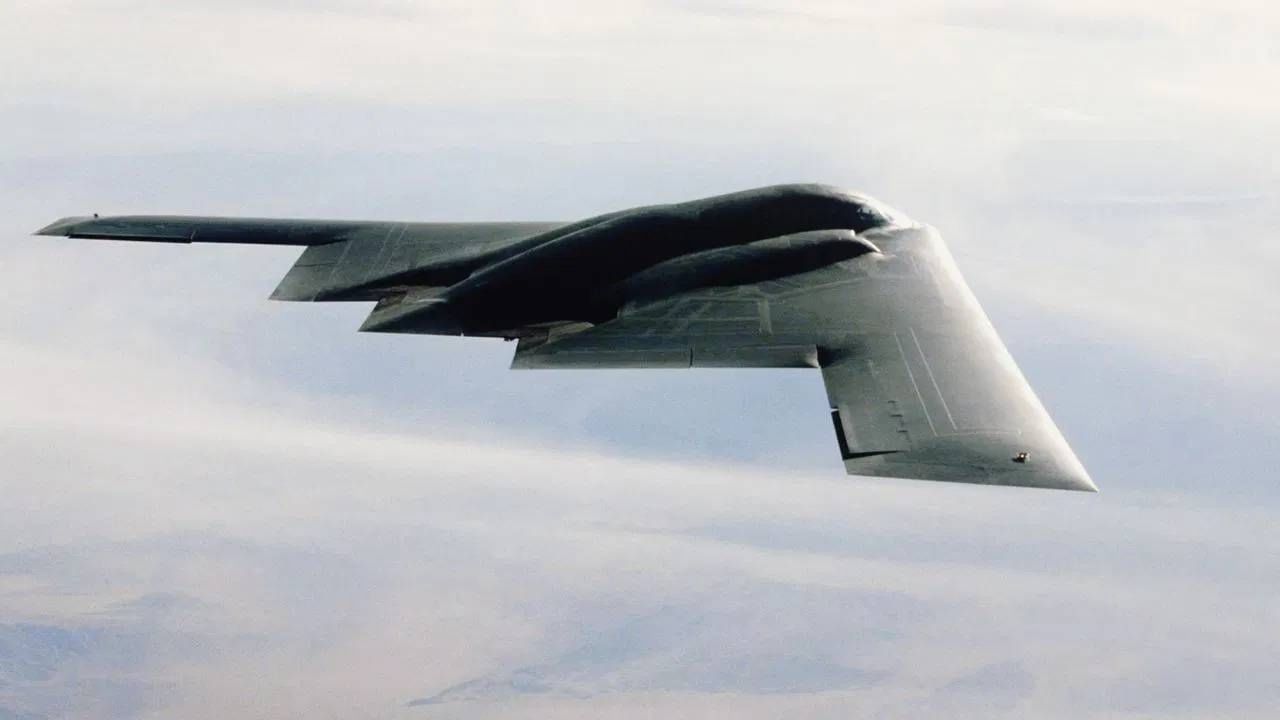 US Strikes On Nuclear Sites Of Iran : इराणवर 30000 हजार किलोचा बॉम्ब टाकण्यासाठी जे B-2 बॉम्बर वापरलं, ते किती घातक? जाणून घ्या