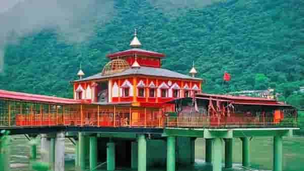उत्तराखंडातील या गावाला का म्हणतात भारताचं पहिलं गाव?