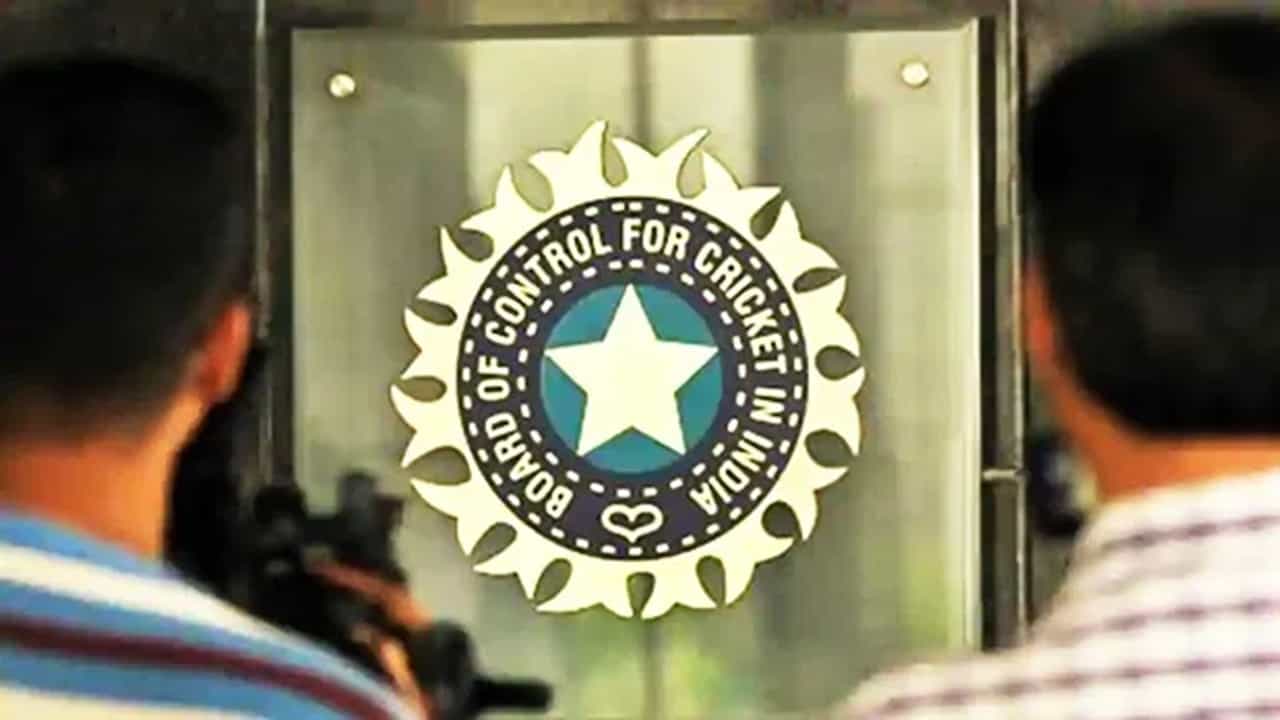 IND vs ENG : इंग्लंड विरूद्धच्या टेस्ट सीरिजआधी टीम इंडियात या दिग्गजाची एन्ट्री, कोण आहे तो?