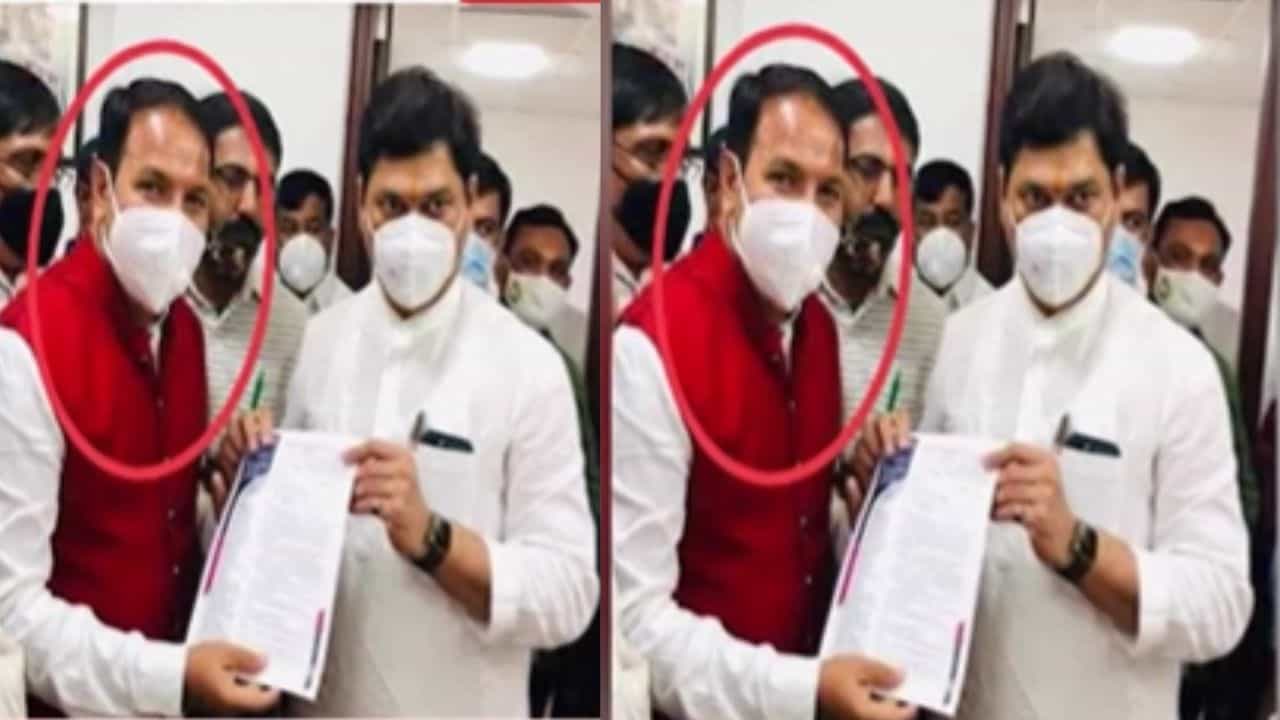 Beed : बीड विनयभंग प्रकरणातील आरोपी धनंजय मुंडेंसोबत? फोटो व्हायरल