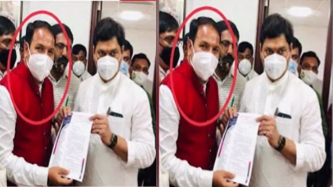 Beed : बीड विनयभंग प्रकरणातील आरोपी धनंजय मुंडेंसोबत? फोटो व्हायरल