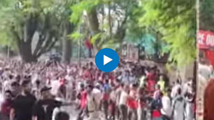 RCB News Update : आरसीबीच्या विजय मिरवणुकीत अनर्थ घडला; गर्दी, गोंधळ, चेंगराचेंगरी अन् 8 जणांचा मृत्यू RCB News Update : आरसीबीच्या विजय मिरवणुकीत अनर्थ घडला; गर्दी, गोंधळ, चेंगराचेंगरी अन् 8 जणांचा मृत्यू