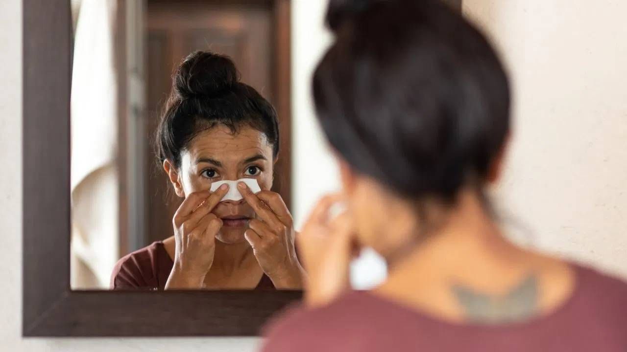 नाक व हनुवटीवरील ब्लॅकहेड्स काढण्यासाठी अवलंबवा 'हे' सोपे घरगुती उपाय