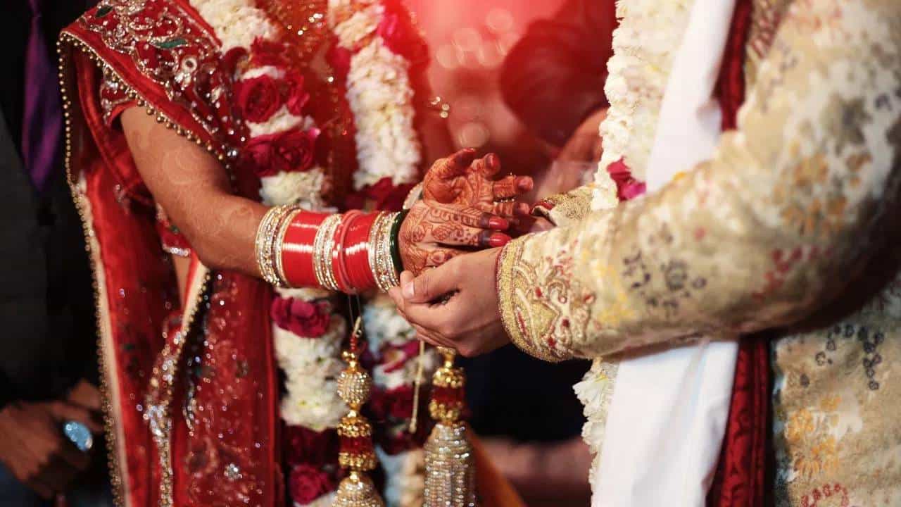 हे गाव लई न्यारं! नवरी वरात घेऊन येते आणि नवरदेवाची पाठवणी होते; परंपरा ऐकून तुम्हीही कपाळाला हात माराल