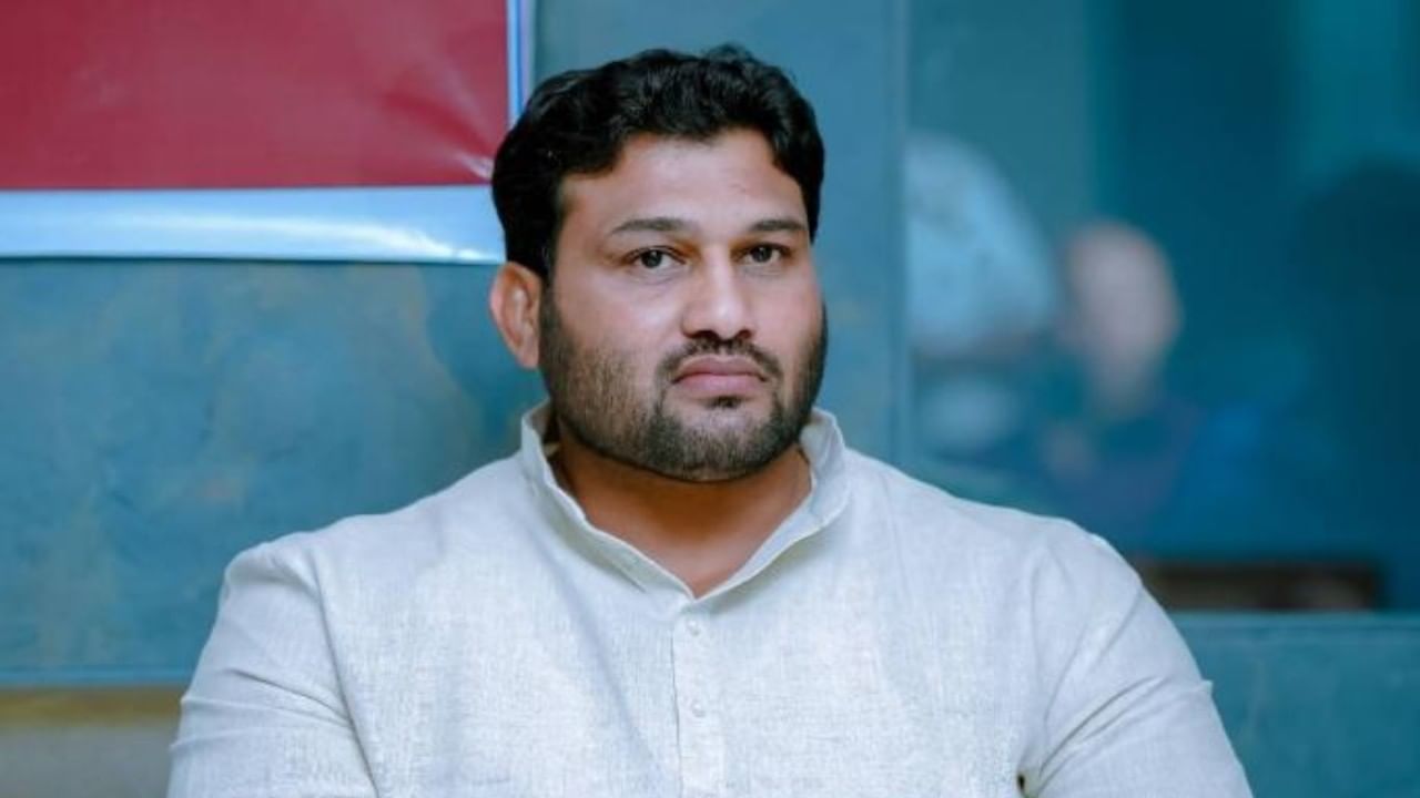 Breaking: चंद्रहार पाटलांचं अखेर ठरलं! शक्तिप्रदर्शन करत करणार शिंदेंच्या शिवसेनेत प्रवेश