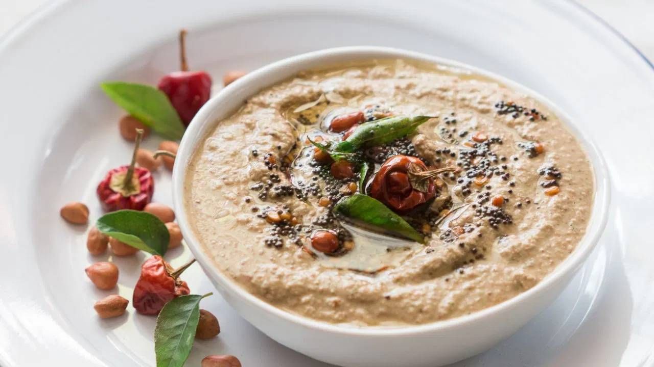 भारतात कशी आली चटणीची परंपरा? यामागे आहे एक शाही हकीम आणि औषधी सूत्र भारतात कशी आली चटणीची परंपरा? यामागे आहे एक शाही हकीम आणि औषधी सूत्र