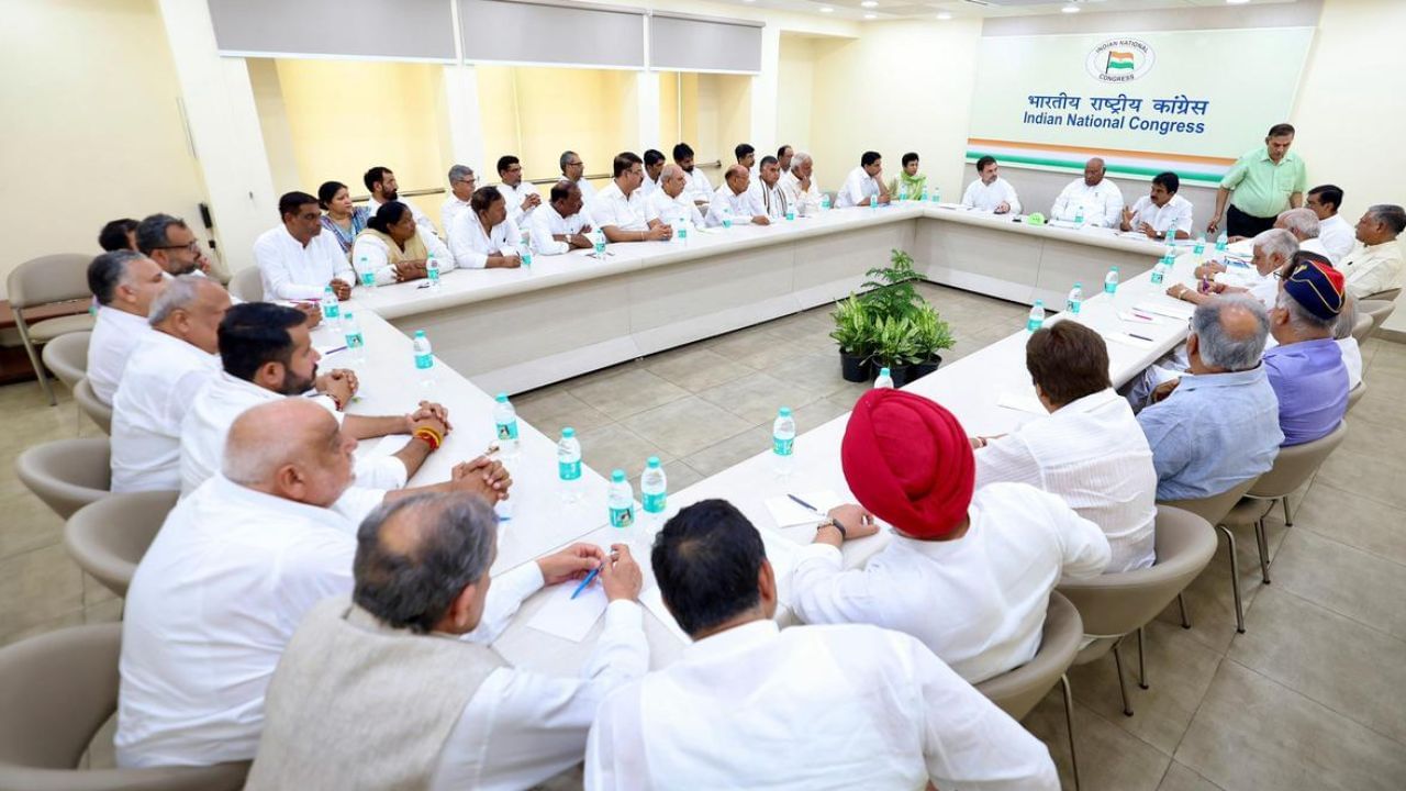 Congress : काँग्रेस स्वबळावर निवडणूक लढणार? मोठी माहिती आली समोर