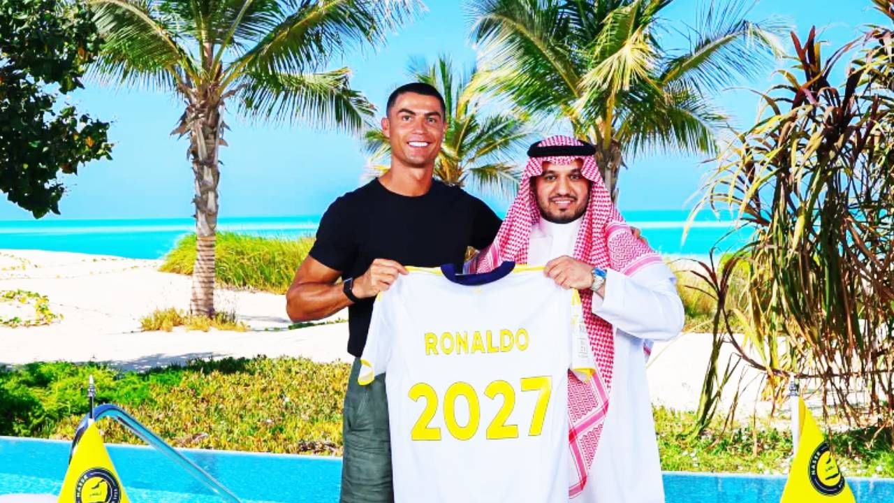 क्लबने साईन करताना त्याच्यावर पैशांचा पाऊस पाडला आहे. ख्रिस्तियानो रोनाल्डोचा वार्षिक पगार 178 दशलक्ष पौंड म्हणजे 2000 कोटी रुपये असेल.