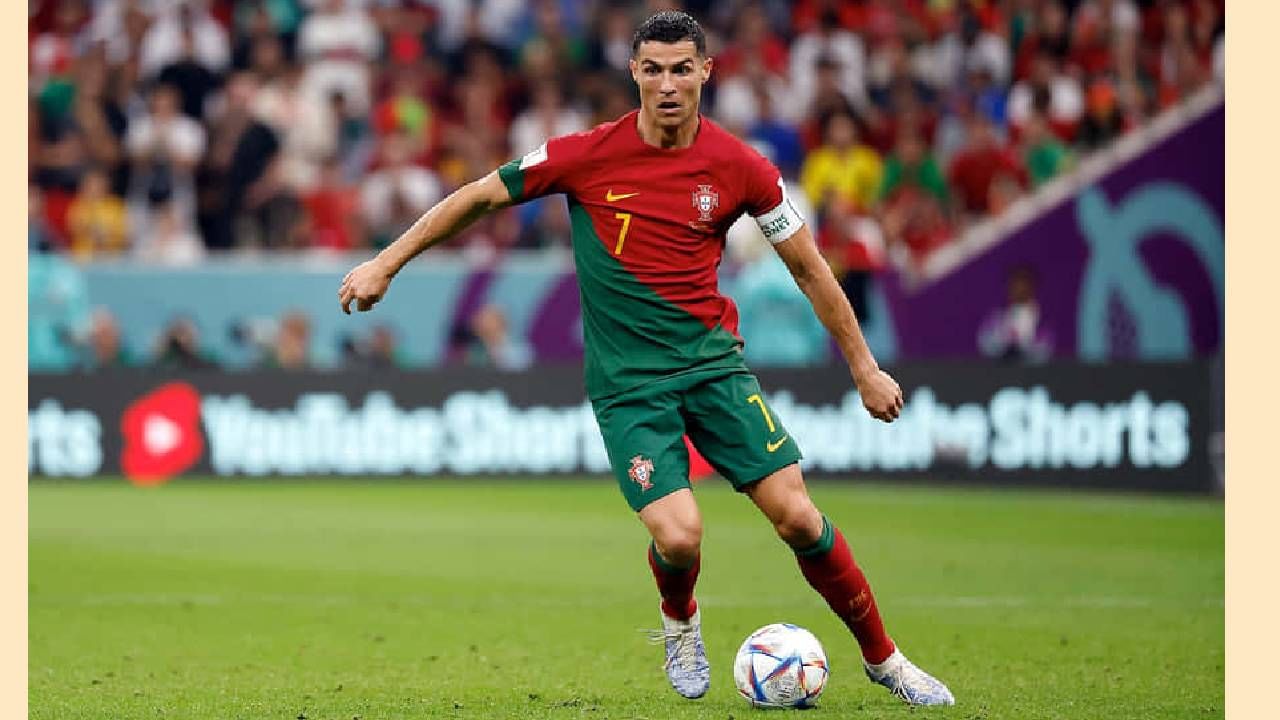 इतकेच नाही तर रोनाल्डोने गोल्डन बूट जिंकला तर 43.2 कोटी, पहिल्या वर्षी केलेल्या प्रत्येक गोलसाठी 86.4 कोटी, तर दुसऱ्या वर्षी 1 कोटींहून अधिकची घशघशीत रक्कम मिळेल.