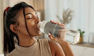 हे 5 पदार्थ तूमच्या शरीरात पाण्याची कमतरता निर्माण करतात, जाणून घ्या