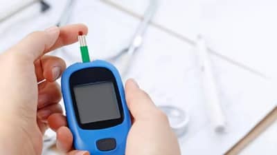 Diabeties Control: फळांचे सेवन करून तुमच्या शरीरातील साखरेची पातळी नियंत्रित कशी ठेवायची?