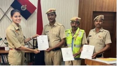 सिव्हीलमध्ये असलेल्या DCP ना ओळखलं नाही, थेट ब्रेथ टेस्ट घेतली, कर्तव्यदक्ष पोलीसांचा केला गौरव