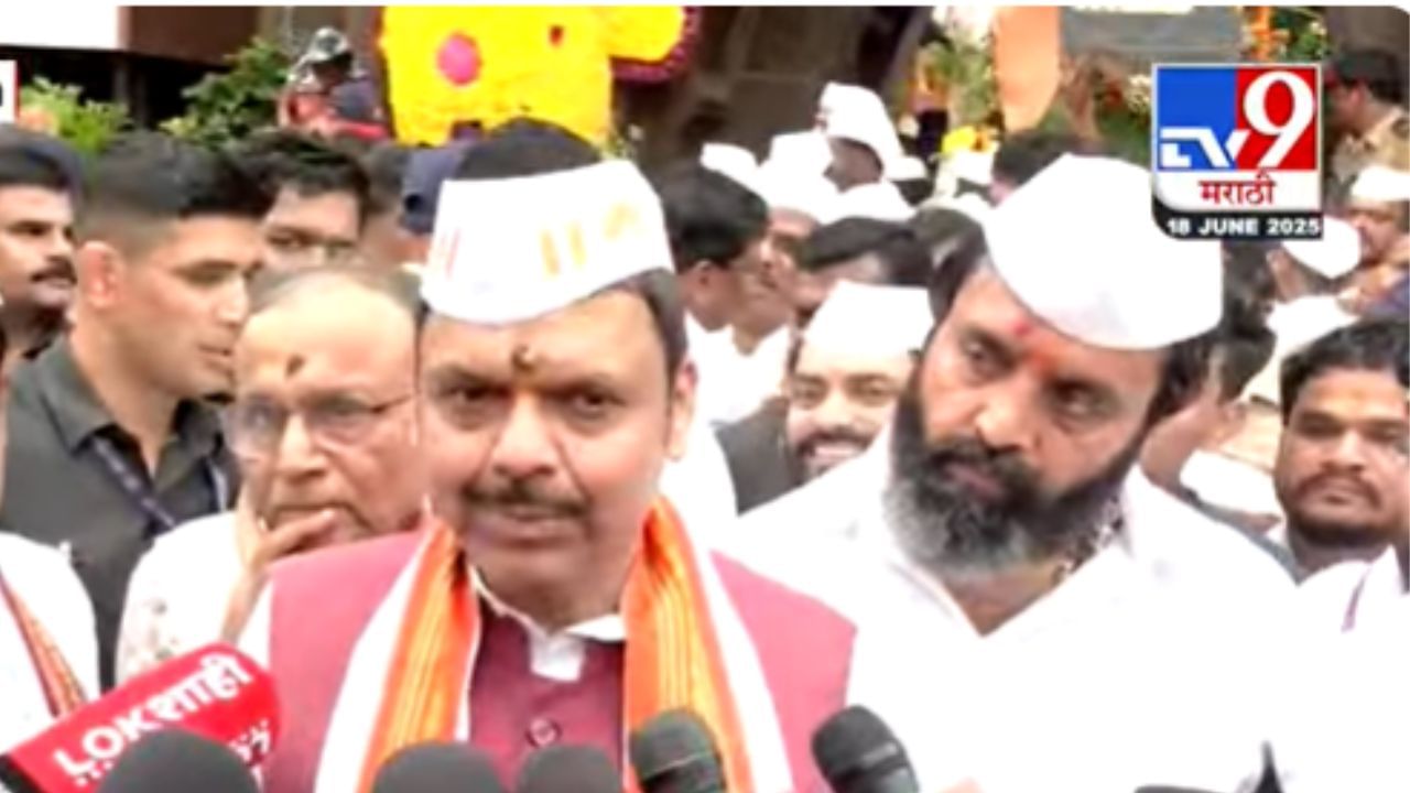 माध्यमांशी बोलत असताना फडणवीसांच्या जवळच ड्रोन पडला, देहूमध्ये नेमकं काय घडलं?