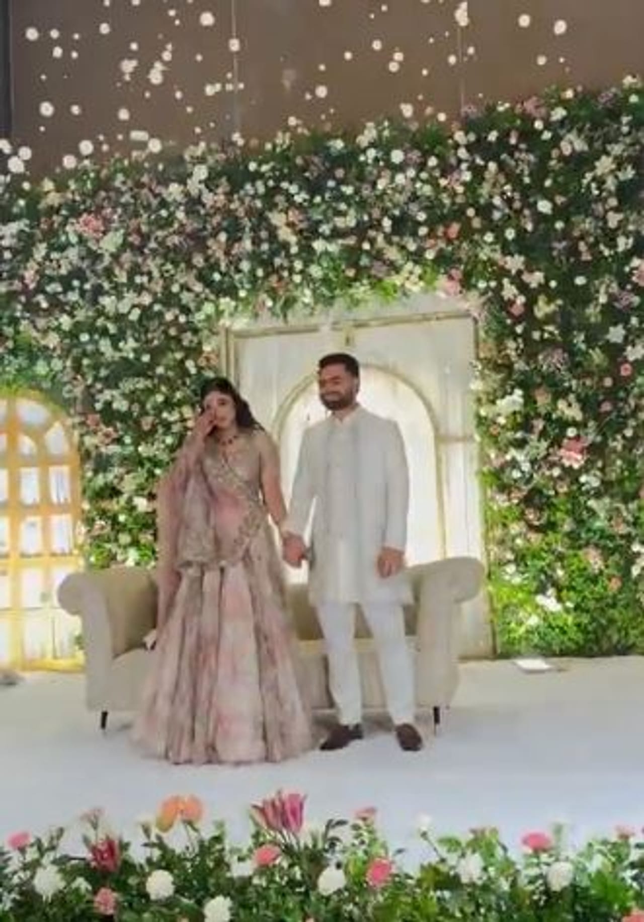 भारतीय क्रिकेट संघाचा स्टार क्रिकेटपटू रिंकू सिंहचा साखरपुडा झाला आहे. 