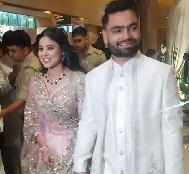 8 जून रोजी त्याचा साखरपुडा समाजवादी पार्टीच्या खासदार प्रिया सरोज यांच्याशी मोठ्या थाटामाटात पार पडला.