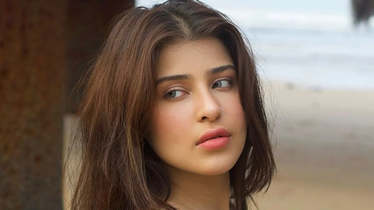 श्रेयस अय्यर क्रिकेटमुळे नाही तर अभिनेत्री एडीन रोजी हीने केलेल्या एका विधानामुळे चर्चेत आला आहे. मी श्रेयसला फार लाईक करते. मी त्याला माझा नवरा मानते, असं एडिनने एका मुलाखतीत म्हटलं. (Photo Credit : Instagram) 